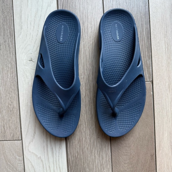 AEROSOLES Dark Blue Flip-Flops - Picture 1 of 5